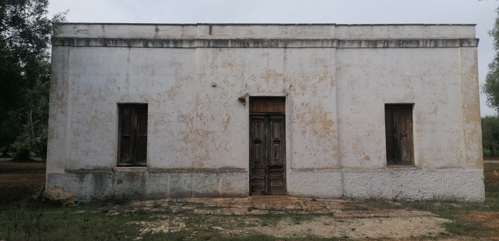 Casa Andrea on the day of acquisition — the original 60-square-metre casale from the Regno di Napoli era, its patinated whitewashed facade, original wooden door and shutters, October 2022.